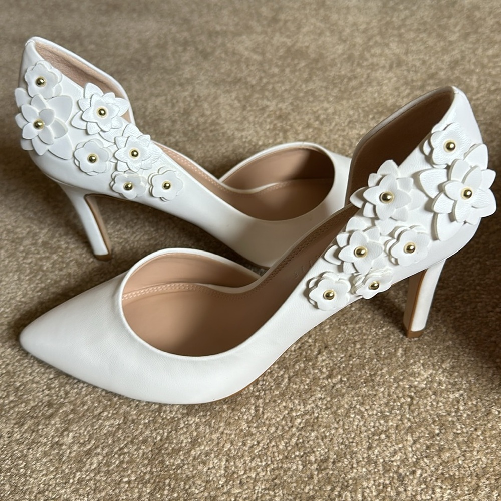 Kelly & Katie Flowered White & Gold Heels
